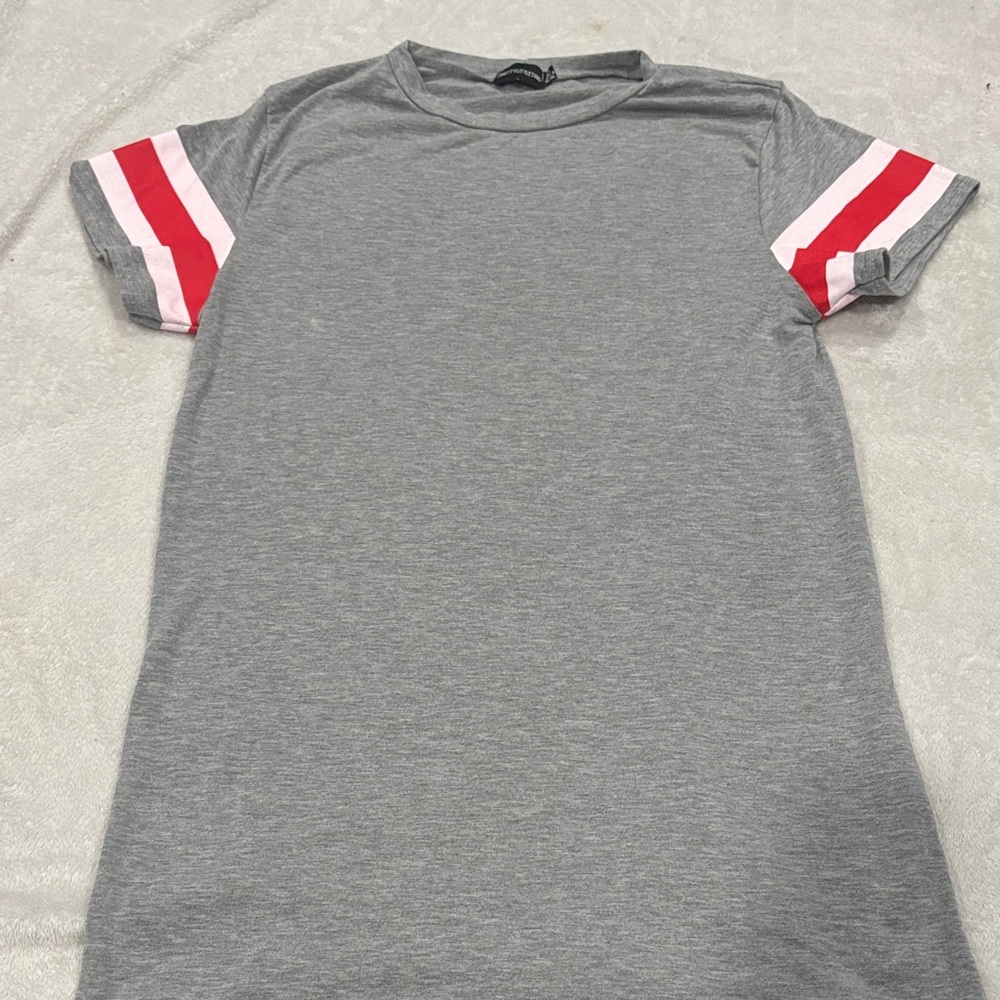 ⭐️ 2/$10 - PrettyLittleThing Grey Tee Dress with Red and Pink Sleeve Stripes